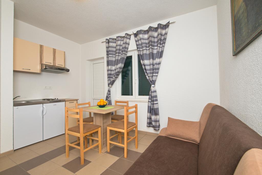 Apartment Afrika Makarska Exterior photo